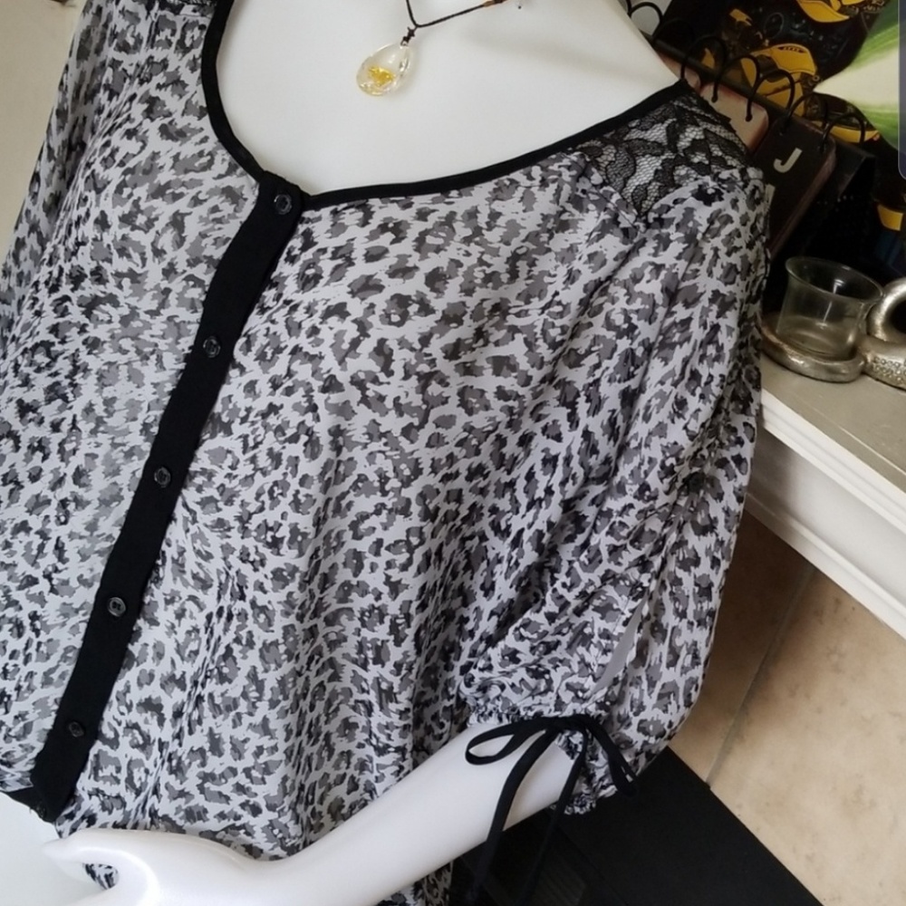 🚫SOLD🚫MAURISES BLOUSE - Picture 2 of 4